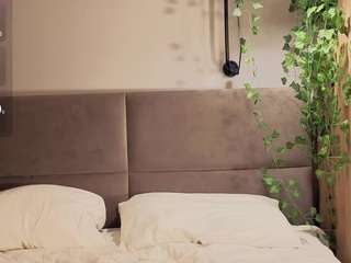 SunshineSilvi on webcam for live free nude chat now