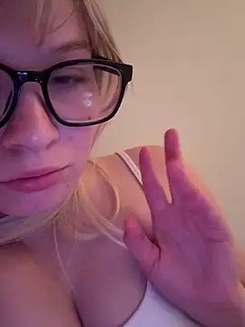 xoxokayy18 naked in live sex video chat
