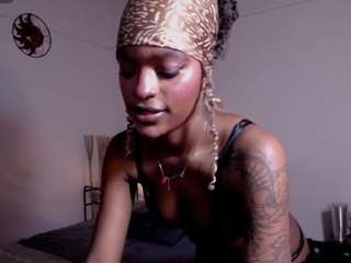 Ziz-Campbell on webcam for live free nude chat now