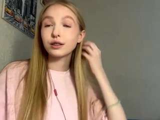 AaliyahKing on webcam for live free nude chat now