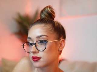 AileenAxa on webcam for live free nude chat now