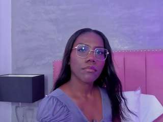 Alaia-Colinss on webcam for live free nude chat now
