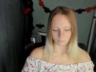 BonyyyKisua on webcam for live free nude chat now