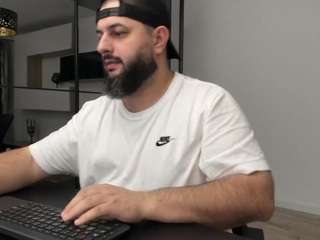 Dravenpeak on webcam for live free nude chat now