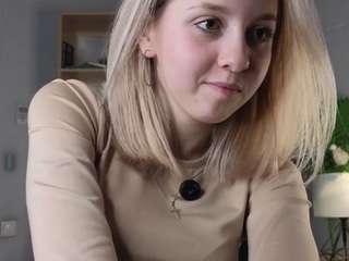 EliseGosha on webcam for live free nude chat now