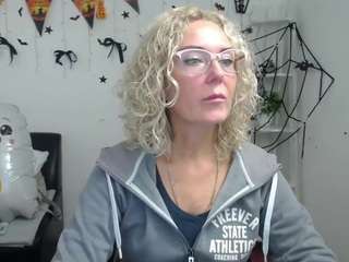 Emmaparkk on webcam for live free nude chat now