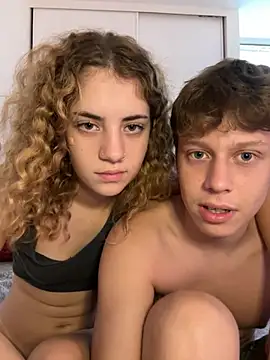 katiesxoxo3 naked in live sex video chat