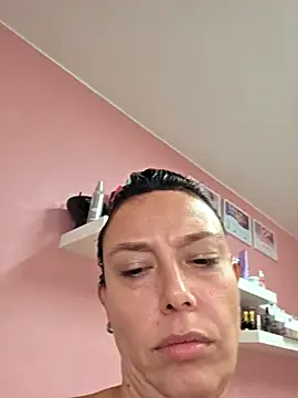 littleladyshelly naked in live sex video chat
