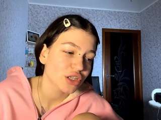 SadieWilson on webcam for live free nude chat now
