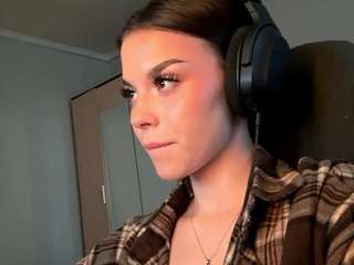 SkylarKing on webcam for live free nude chat now