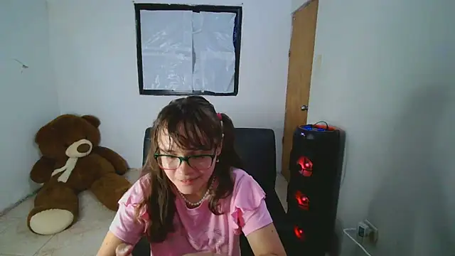 SweetRabbit29 naked in live sex video chat
