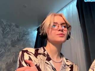 Cindi on webcam for live free nude chat now