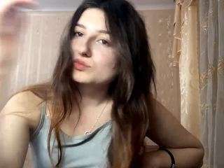 DeloiseNatalizio on webcam for live free nude chat now