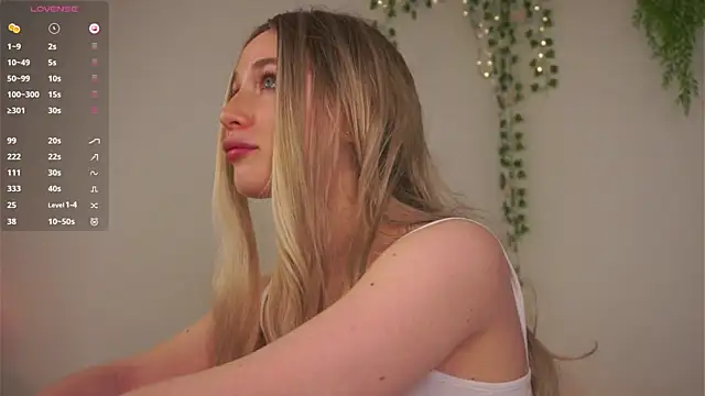 DolyPop naked in live sex video chat