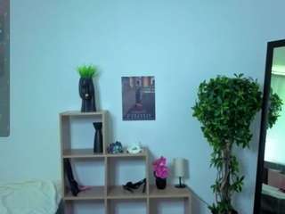 EmilyLion7 on webcam for live free nude chat now