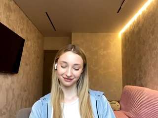 JanetHolowell on webcam for live free nude chat now