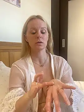 madamlillyrose naked in live sex video chat