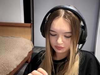 Mishel on webcam for live free nude chat now