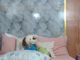 Monica-Roux on webcam for live free nude chat now