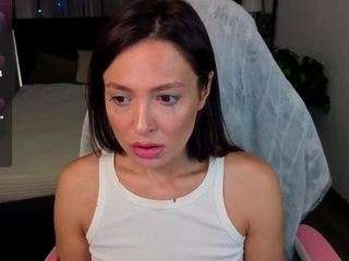 NailaWhisper on webcam for live free nude chat now