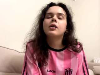 YajairaHeuer on webcam for live free nude chat now