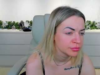 AnnaSnow99 on webcam for live free nude chat now