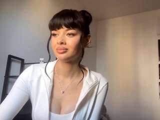 CarrieChatcho on webcam for live free nude chat now