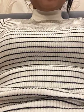 Flirty_sexxxy20 naked in live sex video chat