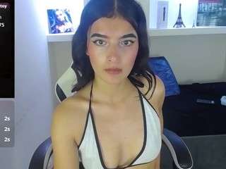 HoneyLuxe on webcam for live free nude chat now