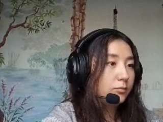 Isaura on webcam for live free nude chat now