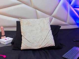 laurettedela-roux on webcam for live free nude chat now