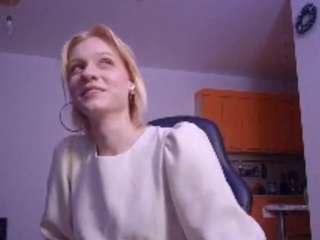 LaylaRusso on webcam for live free nude chat now