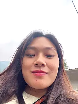 mai-xinh naked in live sex video chat