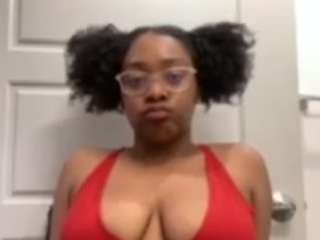Melissabby on webcam for live free nude chat now