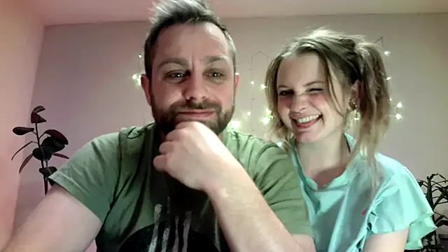MichelleVibes18 naked in live sex video chat