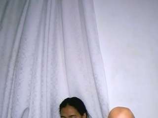 Mirah02 on webcam for live free nude chat now