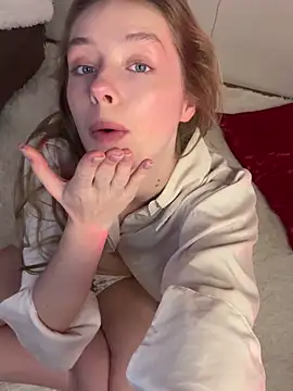 SunnyShiney naked in live sex video chat