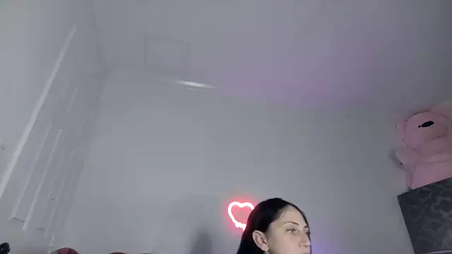 torithequeen naked in live sex video chat