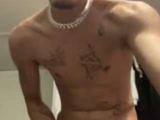 Whiteboii Staylitt on webcam for live free nude chat now