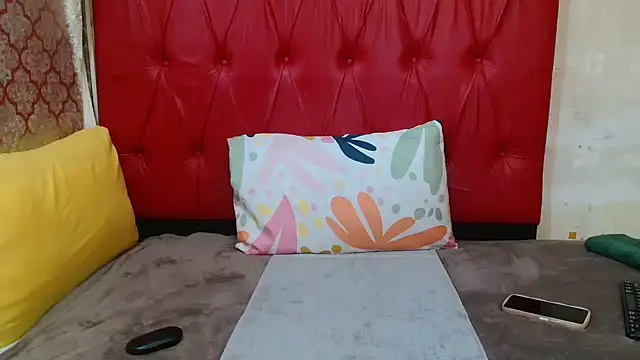 BondiBitch naked in live sex video chat