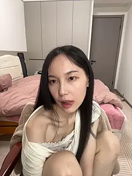 DD-52 naked in live sex video chat