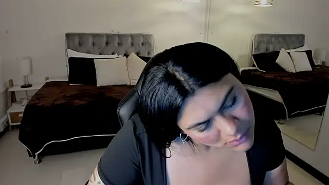 _Dulcinea_1 naked in live sex video chat