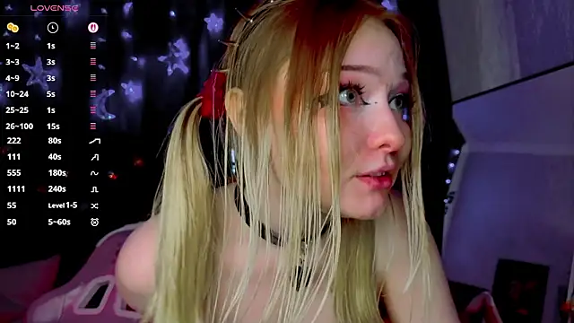 ElswythCovil naked in live sex video chat