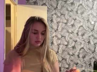 EmeraldArmentrout on webcam for live free nude chat now