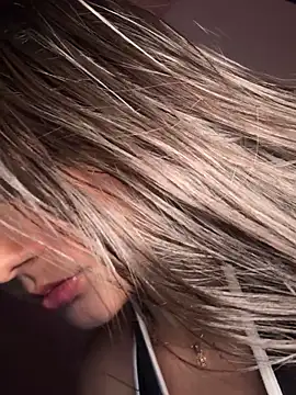 EmmiiGlow naked in live sex video chat