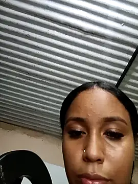 Fernanda30 naked in live sex video chat