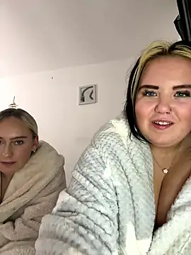 KatieCeexx naked in live sex video chat