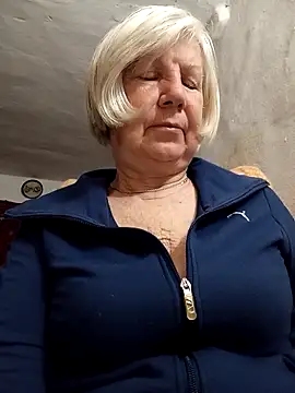 KlaudiaDarling naked in live sex video chat