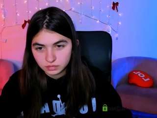 mary-moon on webcam for live free nude chat now