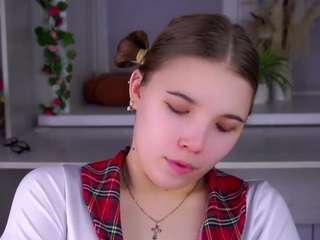 MavisCunanan on webcam for live free nude chat now